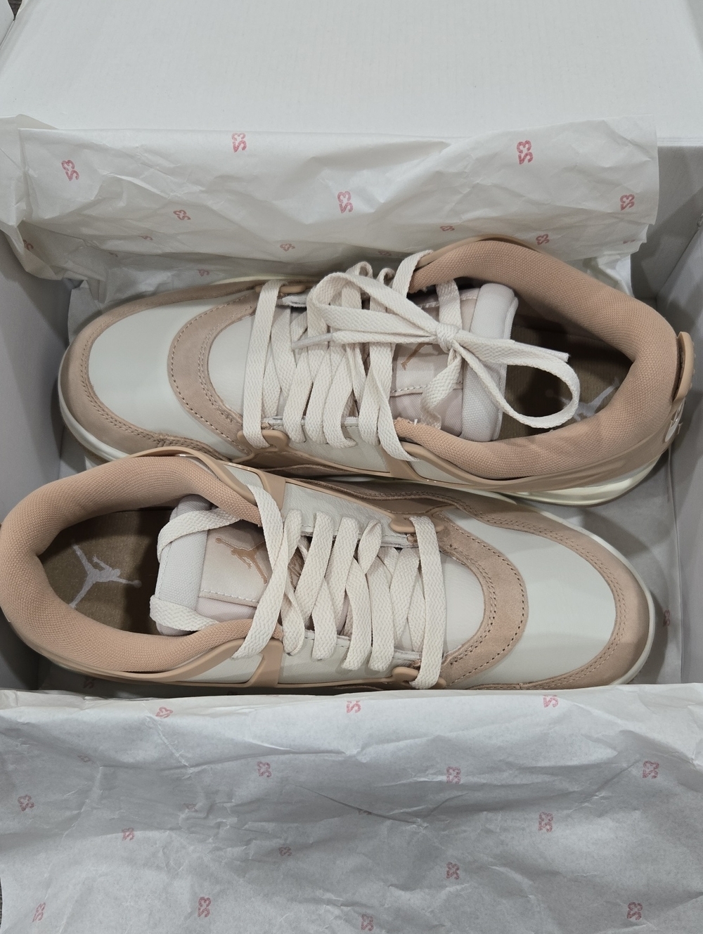 Nike Low-Top Sneakers in Cream & Beige
